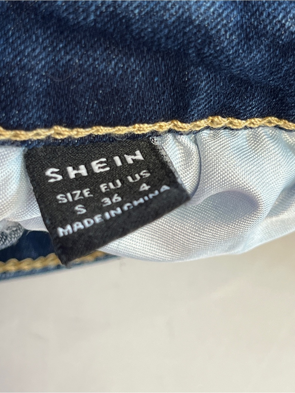 3/$20 Bundle π SHEIN Dark Wash Distressed Cuffed Denim Shorts Size 4 - Picture 8 of 8
